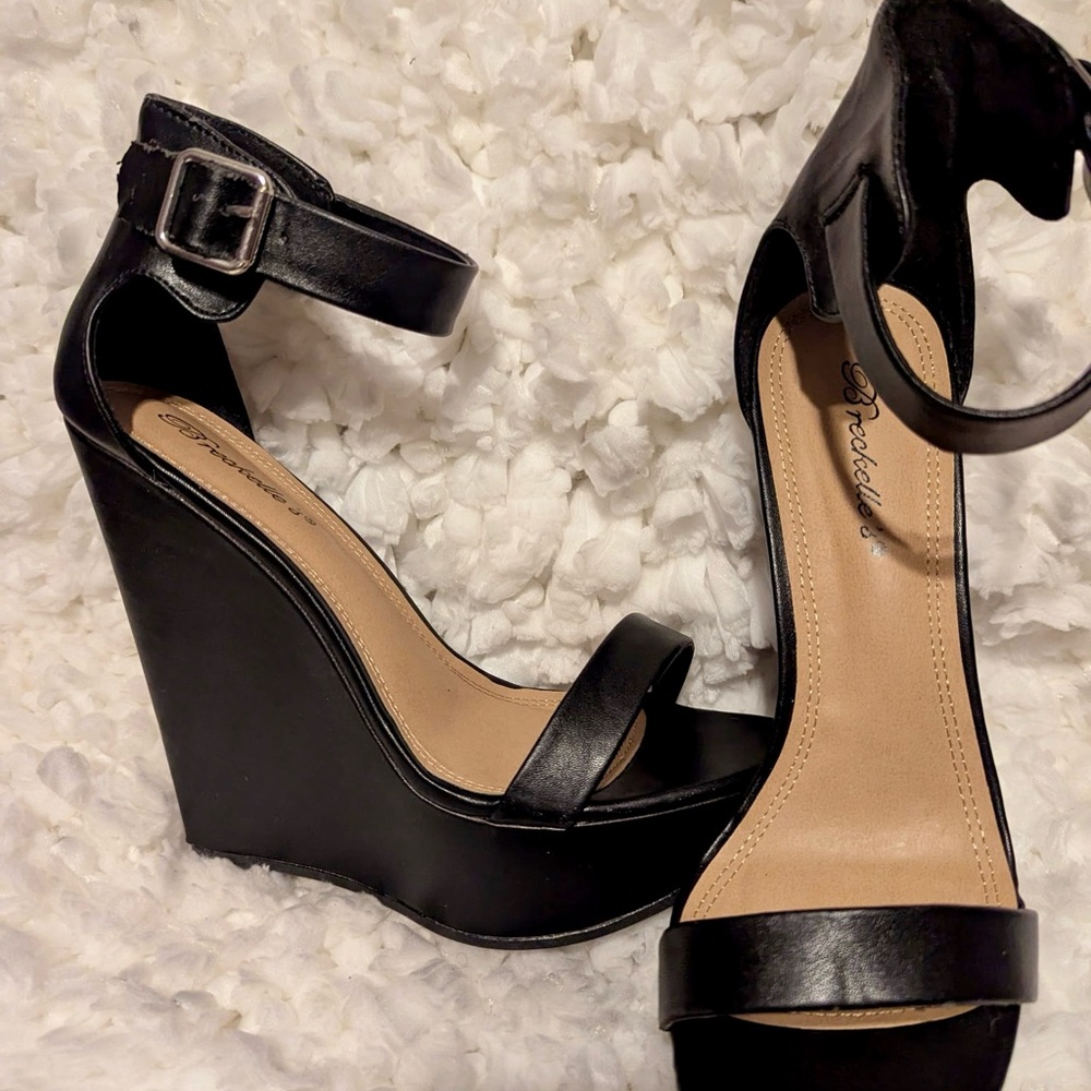 Breckelles Black Wedge Sandals